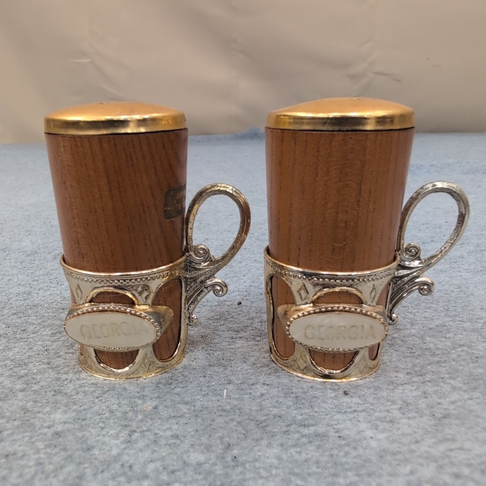 Vintage Wood Salt Pepper Shakers Gold Tone Holders Georgia Souvenir Set - Picture 1 of 6